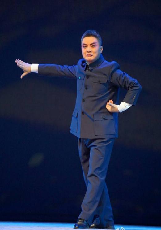 京剧《奚啸伯》简评:台上撒雪花 还要演员干嘛