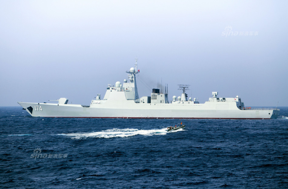 神盾雷达上舰大连船厂实拍建造中的3艘052d舰