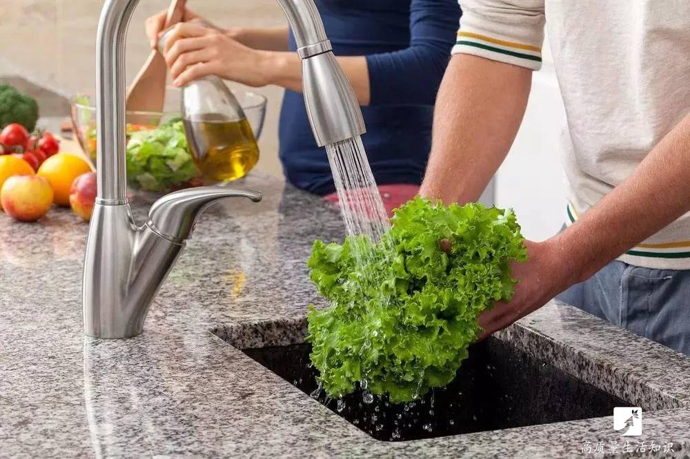 难怪你在厨房洗菜做饭腰总是很累,原来是这关键的8cm你没注意!