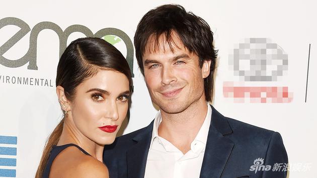 吸血鬼夫妇庆祝结婚两周年 发婚礼照彼此告白