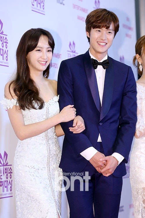 我结孔明郑惠成同游济州岛23日出发