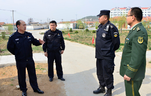 莱山区政府副区长公安分局局长郭善海到解甲庄街道视察护林防火工作