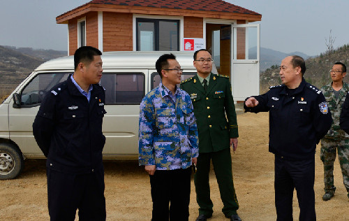 莱山区政府副区长公安分局局长郭善海到解甲庄街道视察护林防火工作