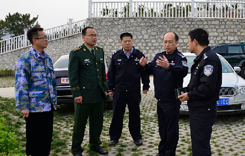 莱山区政府副区长公安分局局长郭善海到解甲庄街道视察护林防火工作