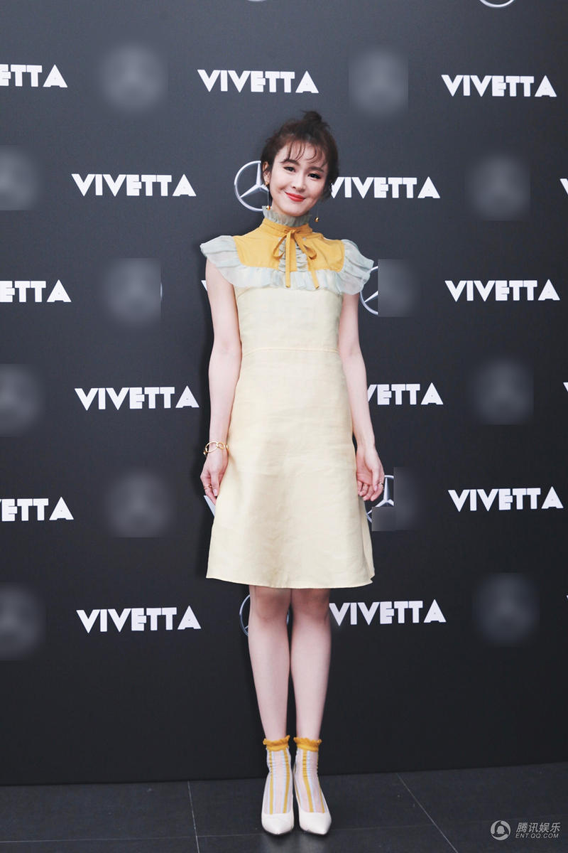 林伊婷现身中国国际时装周时尚首秀惊艳秀场