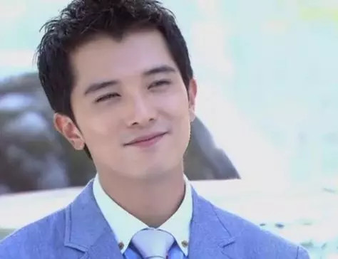 2015年,邱泽主演了《必娶女人》的职场爱情剧及《浪漫天降》的爱情