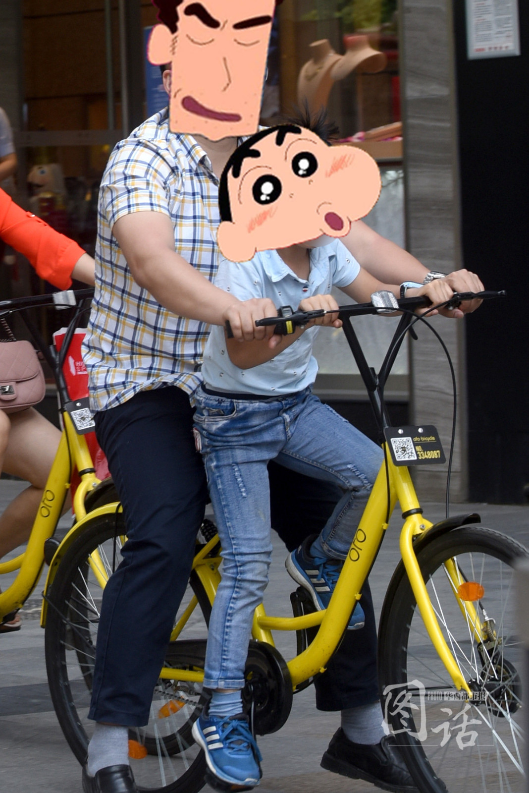 但共享单车在设计上有别于传统自行车,没有后车架,也就是不能载人.