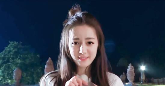 迪丽热巴受快本导演组喜爱,连吴昕弟弟都隔空