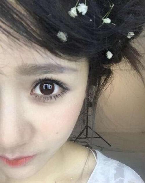 除了杨幂,还有这么多女星热衷半张脸自拍