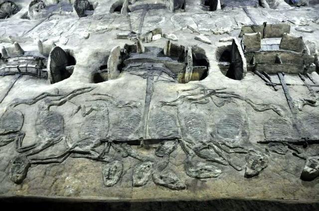 排葬坑和壕沟5部分组成,墓葬规模超过九连墩墓,马山墓以及包山墓等