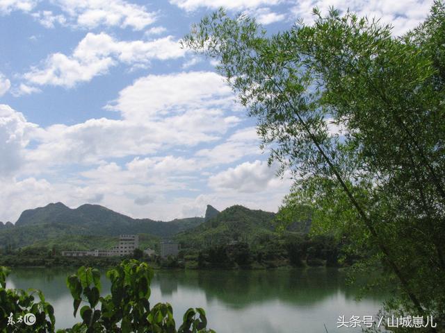 重庆周边近郊区都哪些主要的风景旅游点?(不包括古镇类)