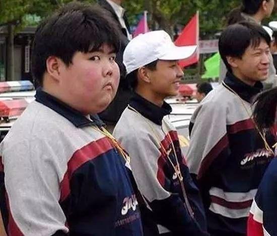 曾经大火的网络小胖,现在是人生赢家,老婆貌美女儿可爱!