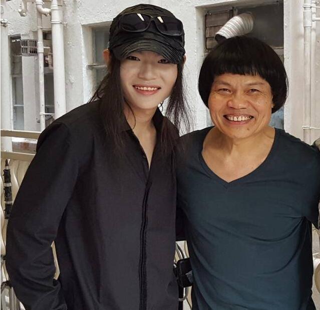 周星驰御用配角,一夜变穷老婆离去,为儿子东山再起