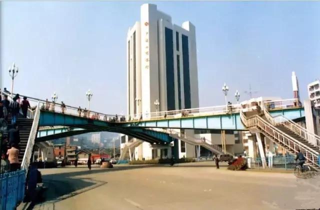 六,3,中华路2,遵义路1,解放路这是哪条路上的风景?