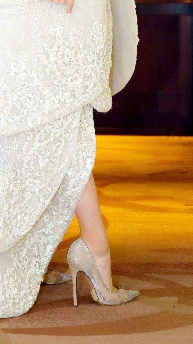 杨幂穿这双高跟鞋跟踮脚有什么区别?佟丽娅更