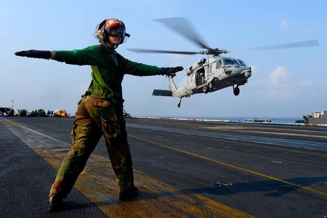 美航母近10%的女兵上舰!战斗力丝毫不逊男兵