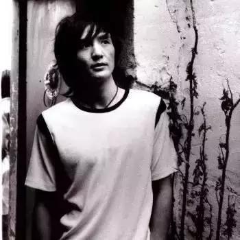 与朴树的歌词比起来,我们很多时候写的都是狗