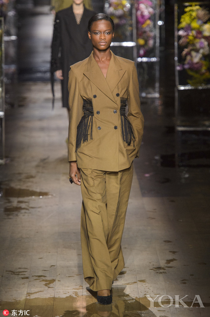 2017春夏巴黎时装周driesvannoten秀场