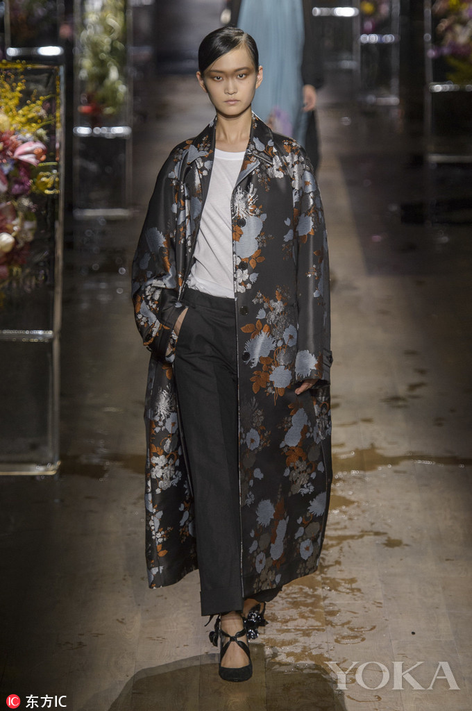 2017春夏巴黎时装周driesvannoten秀场