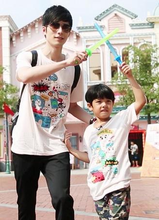 一年级萌娃变化太大:陈思成都会下厨做饭,王梓璇平面照成御姐