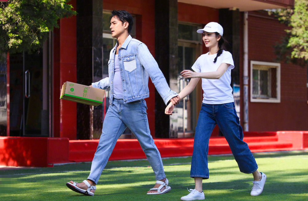 67天天向上本周五高校夜市专辑王鸥魏晨与高校代表比拼美味