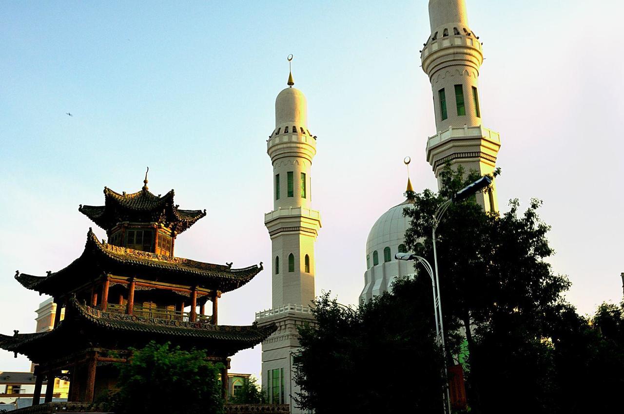 拜都拉清真寺,清政府建立,96年后面才建了那个中东的宣礼塔,呵-呵!