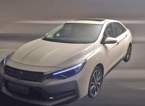 外观方面,从曝光的谍照中可见新车应用了启辰最新的家族式"风雕美学"