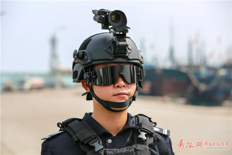 太帅青岛反恐处突雷霆战队携新装备亮相
