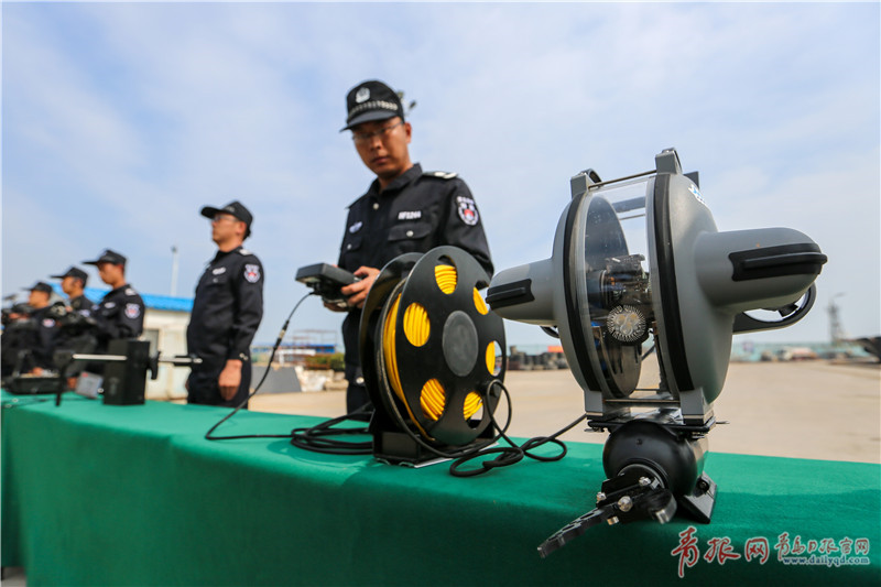 太帅青岛反恐处突雷霆战队携新装备亮相