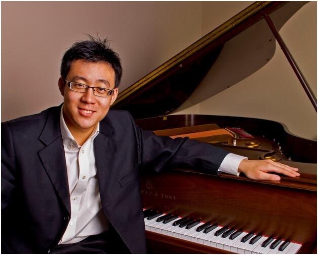 旅美钢琴家王识君8日奏响重庆大剧院