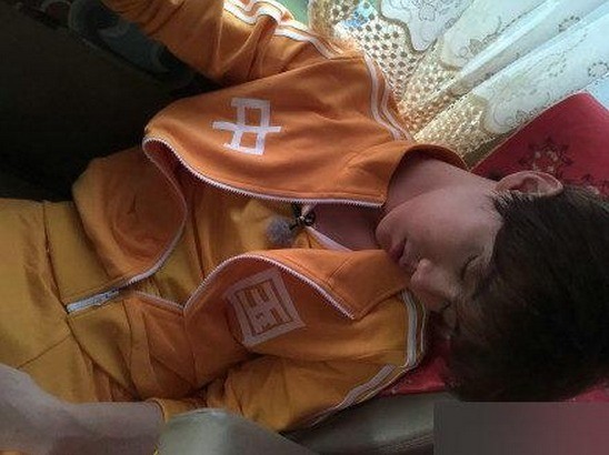 明星睡觉特殊癖好,baby睡觉睁着眼,赵丽颖最奇葩,迪丽热巴让人惊呆