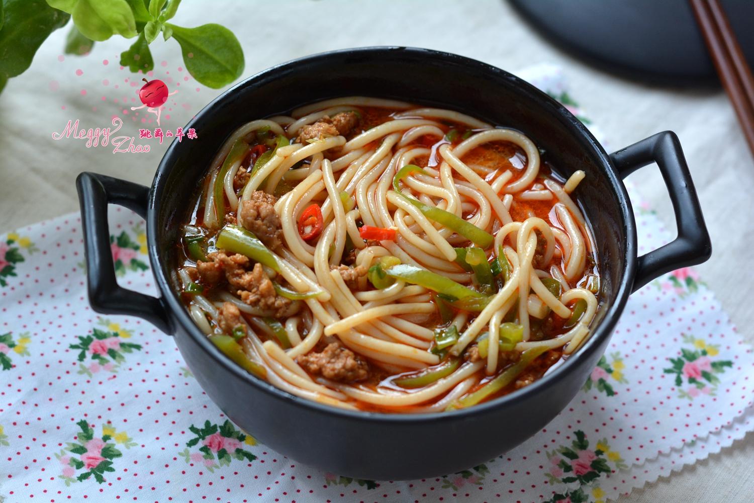 夏天最爱这碗红油汤粉汤菜肉全有了香辣开胃吃完畅快淋漓一身轻松