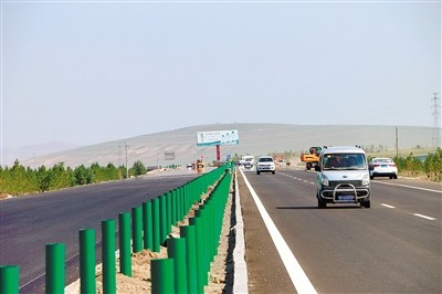 国道332线拉布大林至哈达图至海拉尔一级公路于6月22日全线半幅通车