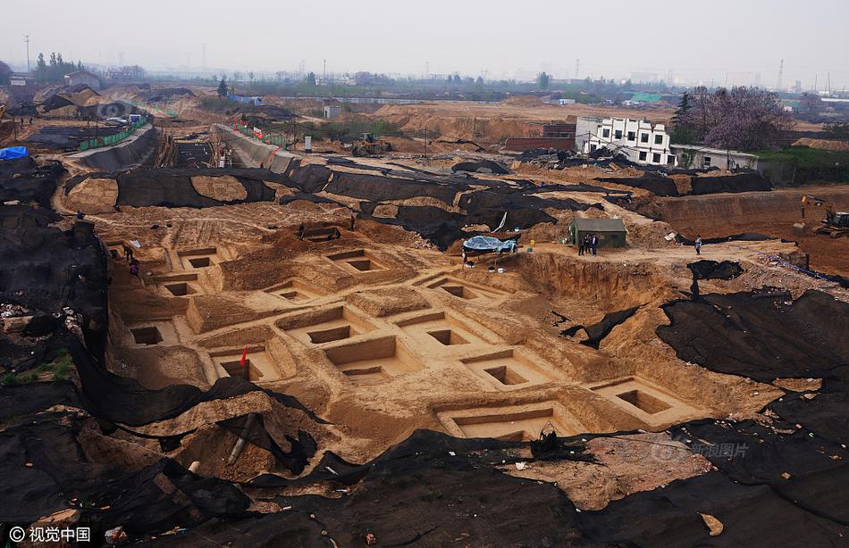 郑州一民房下现古墓群十多具尸骨呈挣扎状