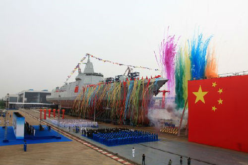 6月28日，海军新型驱逐舰首舰下水仪式在上海江南造船（集团）有限责任公司举行。