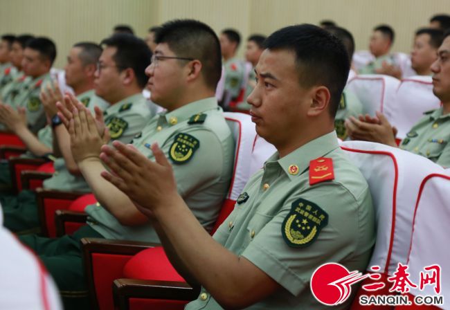"时代楷模"徐立平先进事迹报告团走进武警西安支队