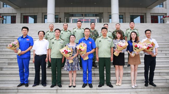 "时代楷模"徐立平先进事迹报告团走进武警西安支队