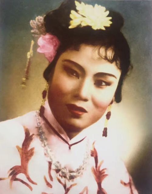 《蛟龙扇》饰演焦月娥温都讯 昨天下午,著名越剧表演艺术家,温州越剧