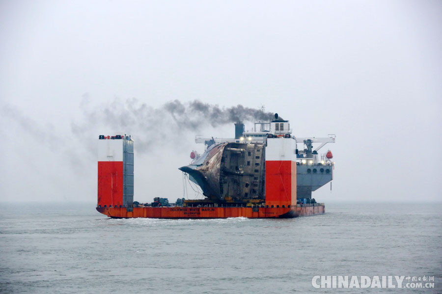 韩国"世越"号最后一次"航行" 被运往木浦港