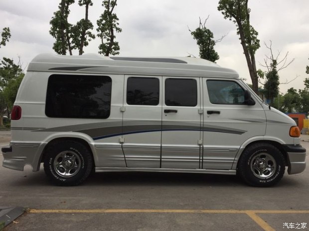 十几年前的稀罕物道奇公羊大房车