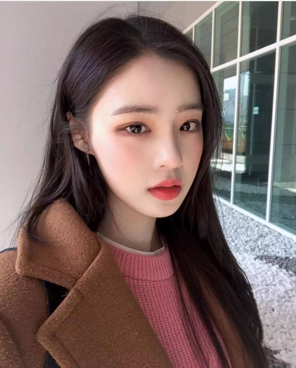 姑娘的名字叫做韩真珠▼长相甜美可人看到了一个特别漂亮的韩国姑娘