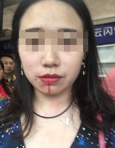 打人的男子网友爆料截图