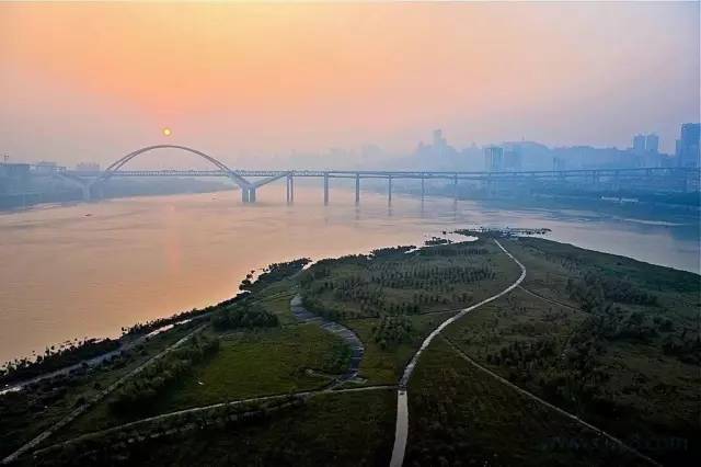 如今的珊瑚坝远眺珊瑚坝机场俯瞰珊瑚坝机场珊瑚坝机场也成为季节性