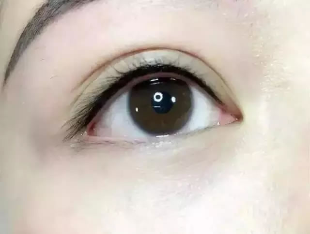 如何判断美瞳线是否上色了?