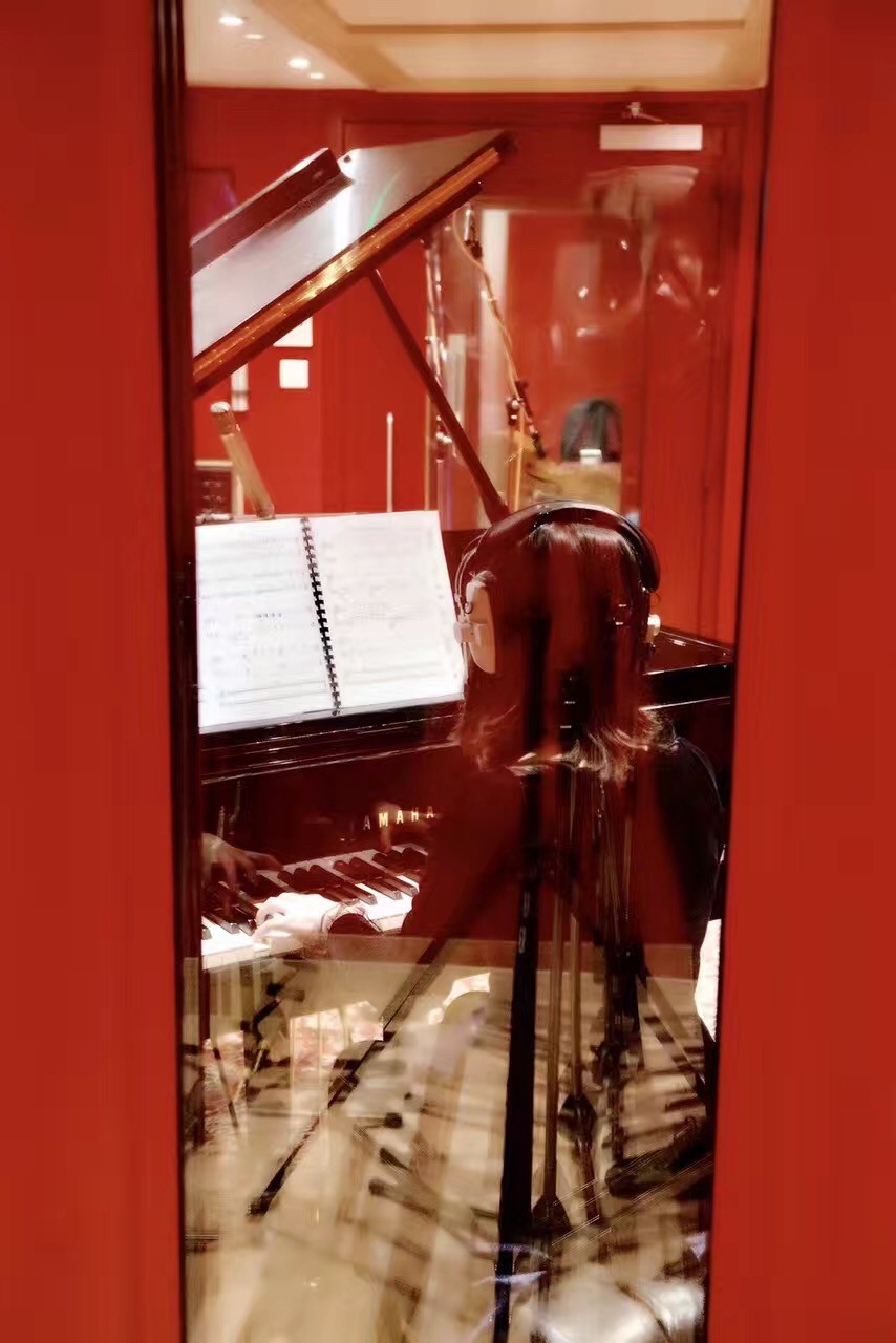 旅英钢琴家王丝路键盘上舞动的精灵