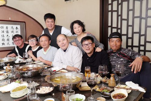 制片人赵俊凯,演员王茜,张潮,李成儒,丁志诚,王挺等纷纷入镜近日,著名