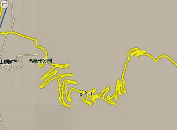 ▼从易门到绿汁的路相对难走,是弹石路面,道路弯道很多,绿汁镇是个