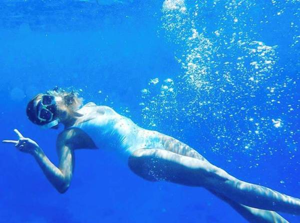 连体泳衣老土?别闹了,今年最流行的就是它!