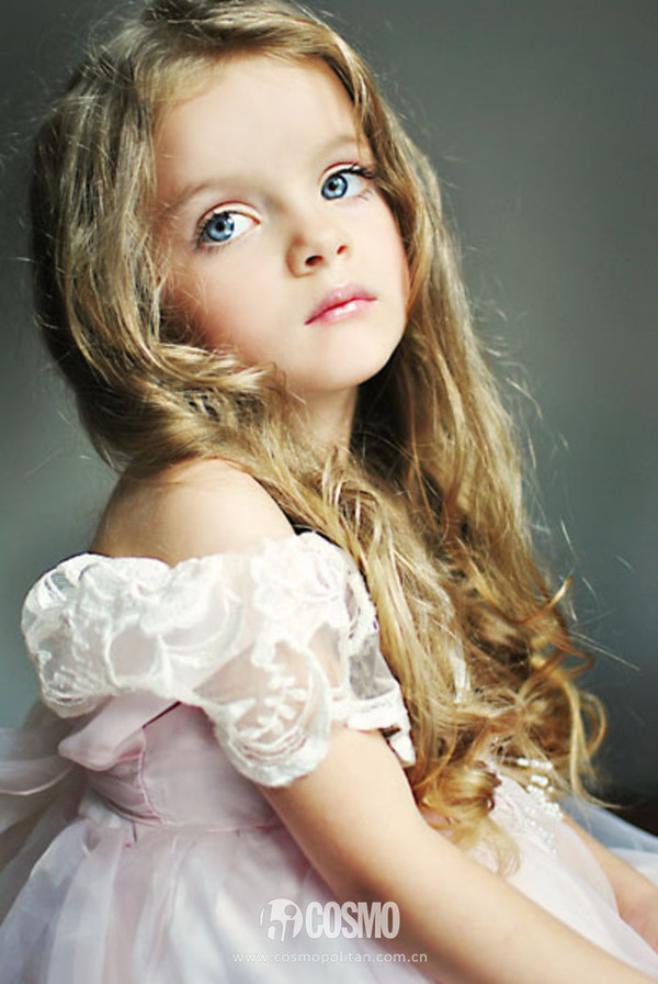 对于这名字大家可能会觉得耳生,但是对这张标准的洋娃娃脸大家应该不