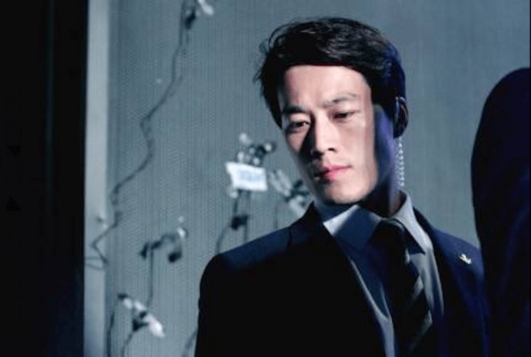 韩国新总统上任了但是大家却都在看他的帅保镖